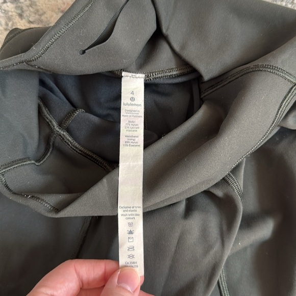 Lululemon In Movement Crop *Everlux 19" - Picture 5 of 10